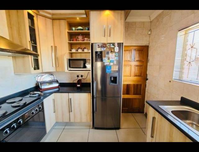3 BEDROOM HOUSE FOR SALE IN LENASIA SOUTH